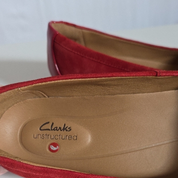 Clarks "Unstructured" Women's Red Suede/Patent Leather Ballet Flats.  Size 8 - Picture 6 of 8